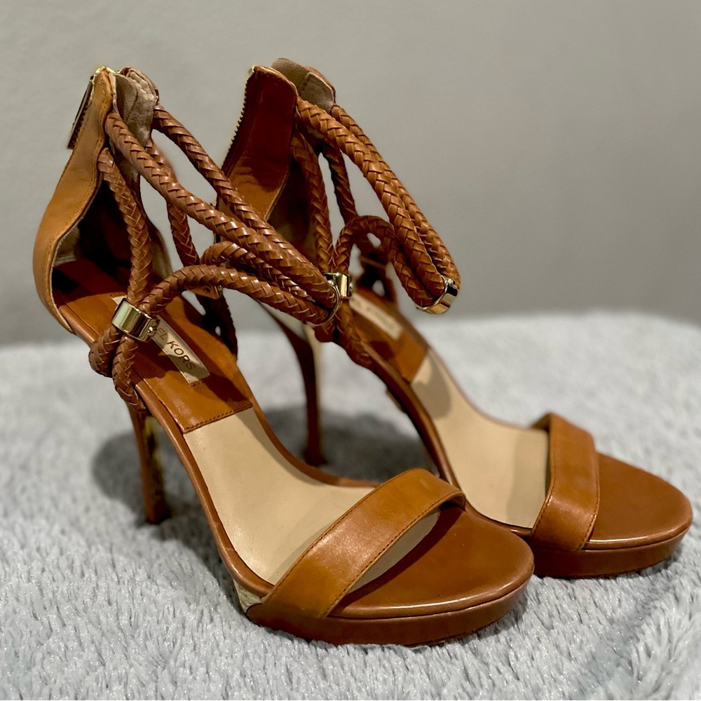 Michael Kors Tan & Gold Heels